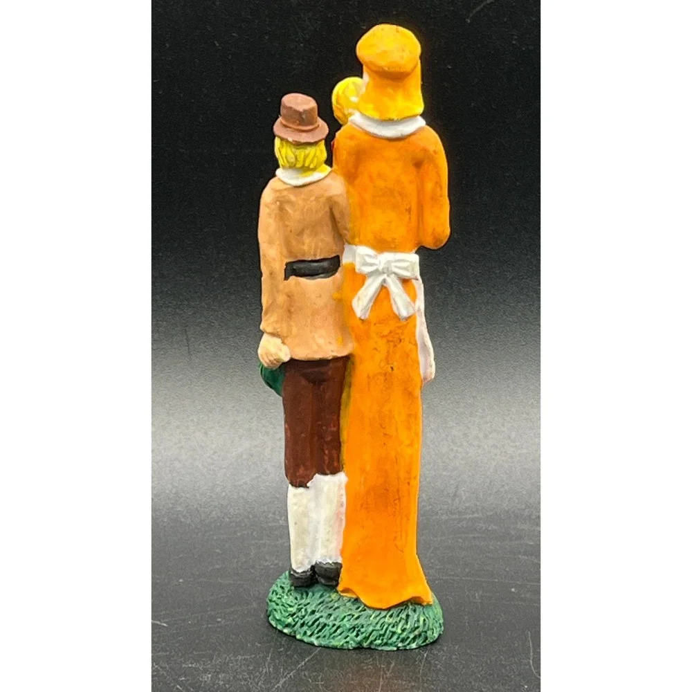 Thanksgiving Decor Set Happy Thanksgiving Block Sign Pilgrim Family Figurine 4